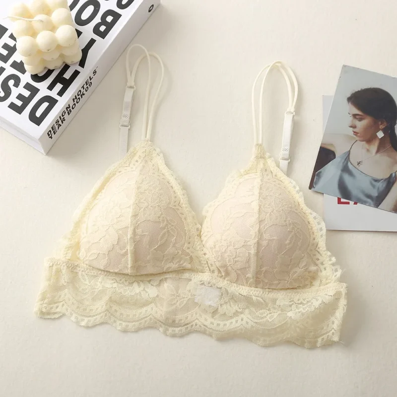 Biustonosz typu bralette z efektem push up