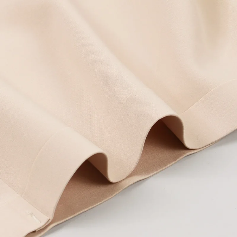 Bezszwowy biustonosz typu bandeau
