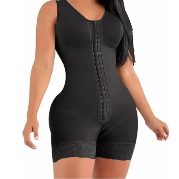 Body modelujące z nogawkami