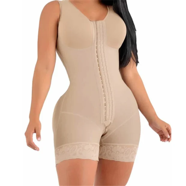 Body modelujące z nogawkami