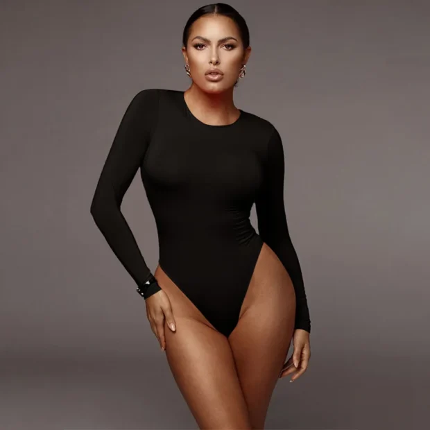 Body z długim rękawem modelującym sylwetkę