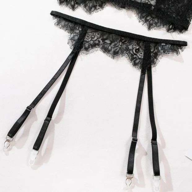 Koronkowy komplet bustier z paskami