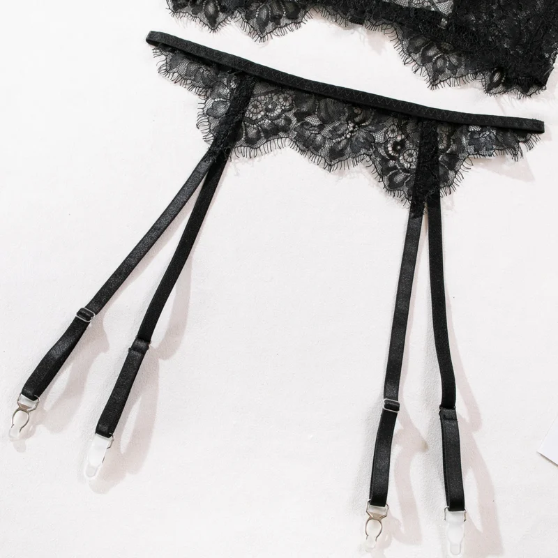 Koronkowy komplet bustier z paskami