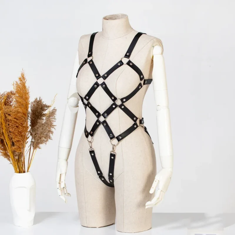 Harness typu body z geometrycznym splotem