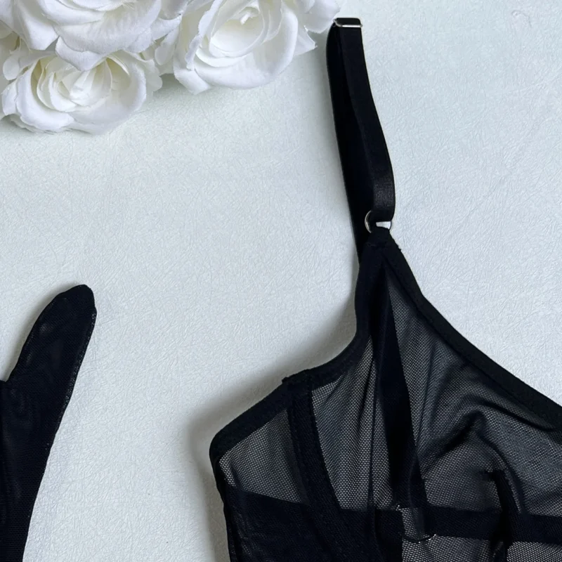 Transparentna halka z dodatkami w stylu boudoir