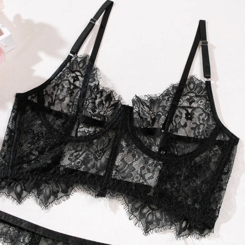 Koronkowy komplet bustier z paskami