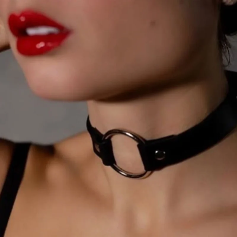 Choker skórzany z metalowym pierścieniem