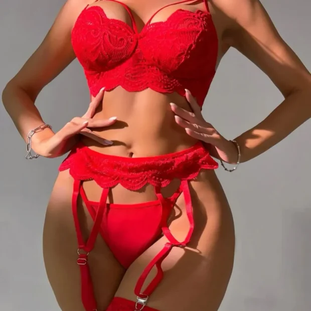 Koronkowy komplet z paskami i podwiązkami