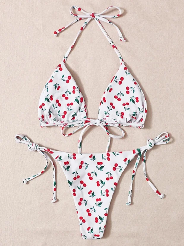 Trzyczęściowe bikini z wiązanym pareo i trójkątną górą