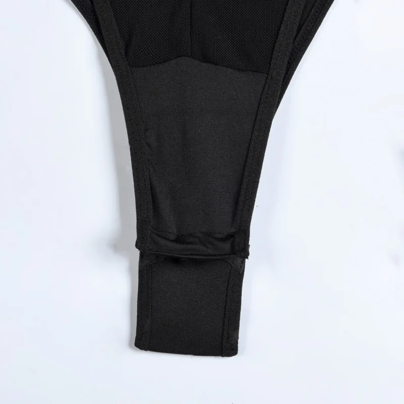 Body z pasami i uprzężą typu harness