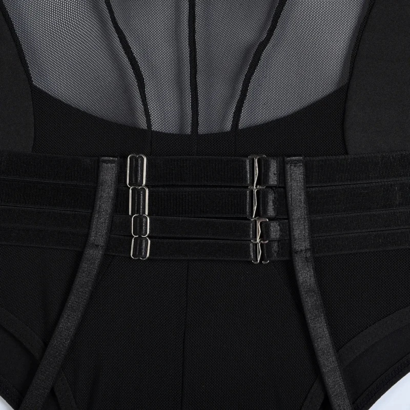 Body z pasami i uprzężą typu harness