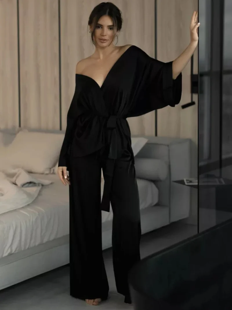 Satynowy komplet z wiązanym kimono
