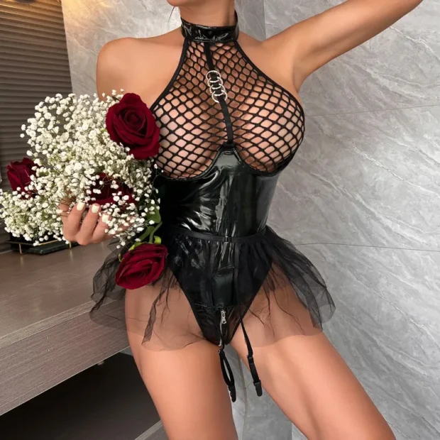 Lateksowe body z siateczką i tiulową baskinką
