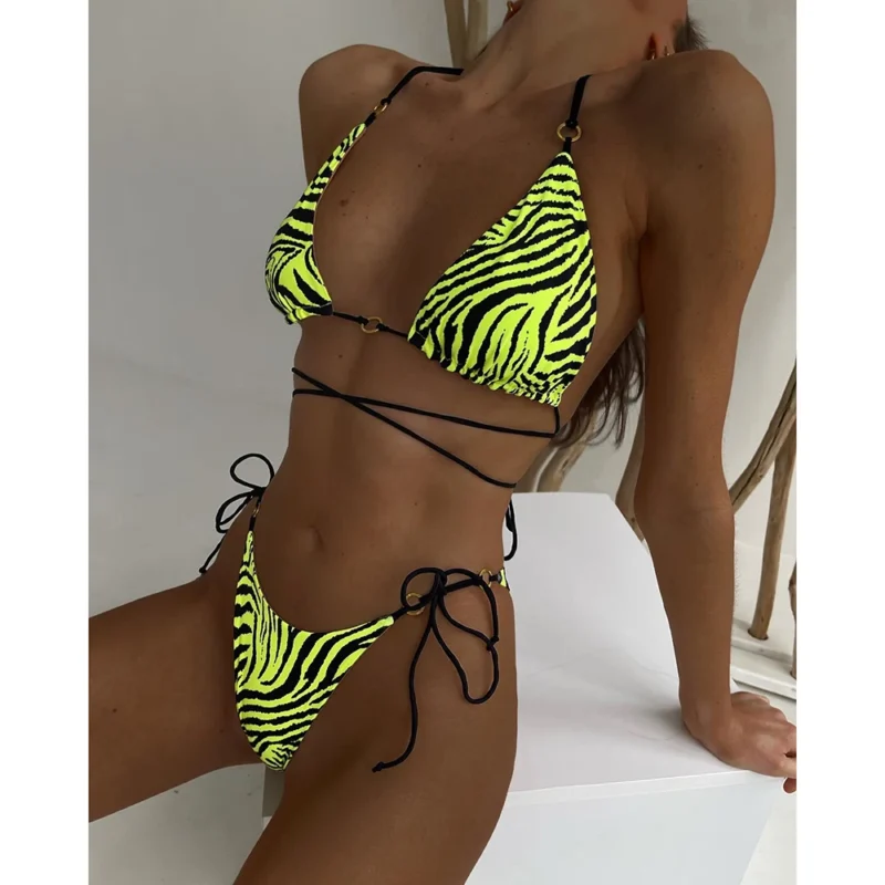 Bikini z wiązaniem wokół talii i zwierzęcym wzorem