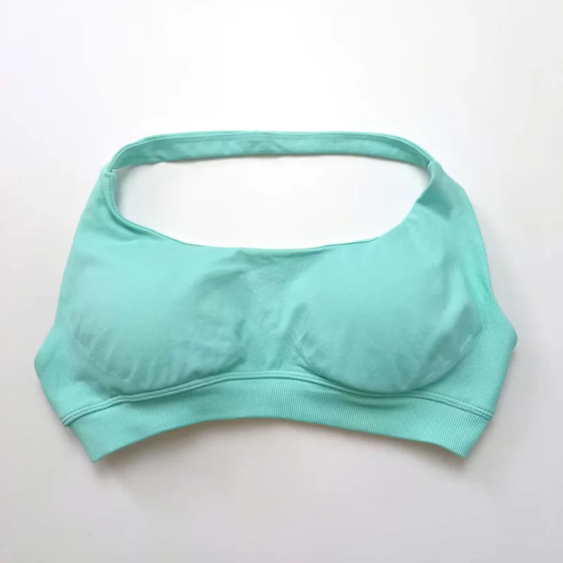 Bezszywowy biustonosz sportowy typu halter