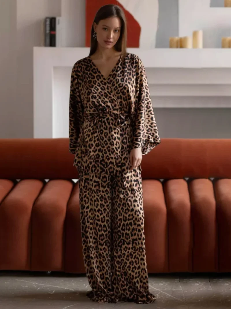 Satynowy komplet z wiązanym kimono