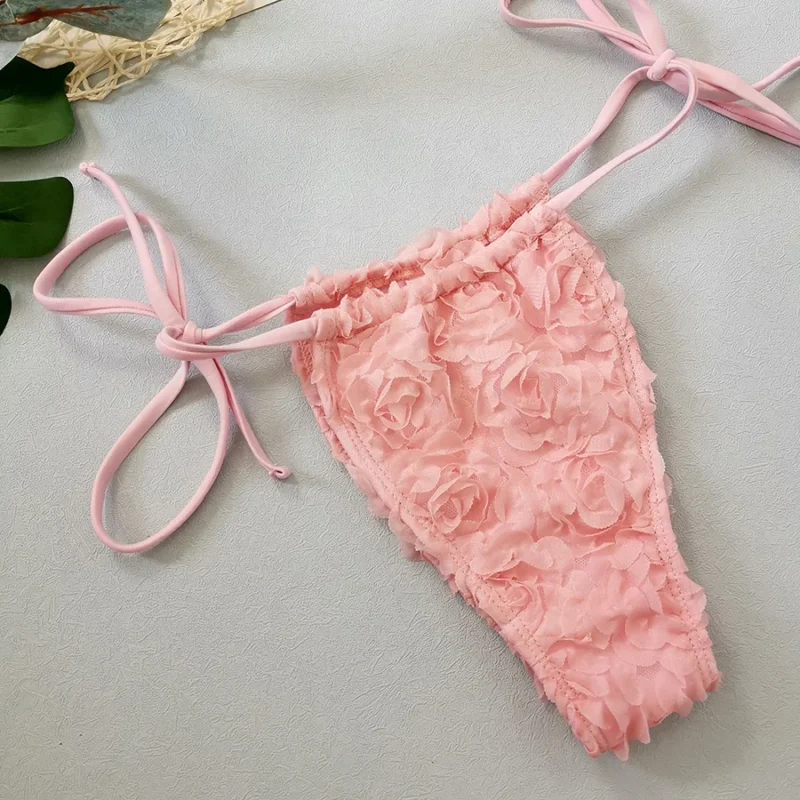 Dwuczęściowe bikini z aplikacją 3D w kształcie róż i pareo