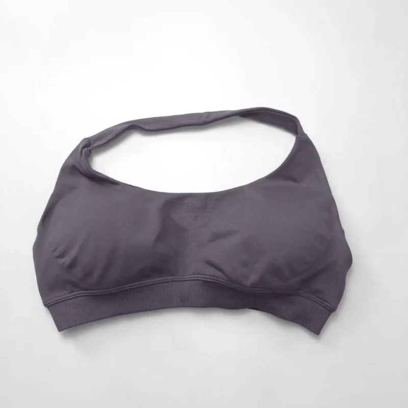 Bezszywowy biustonosz sportowy typu halter