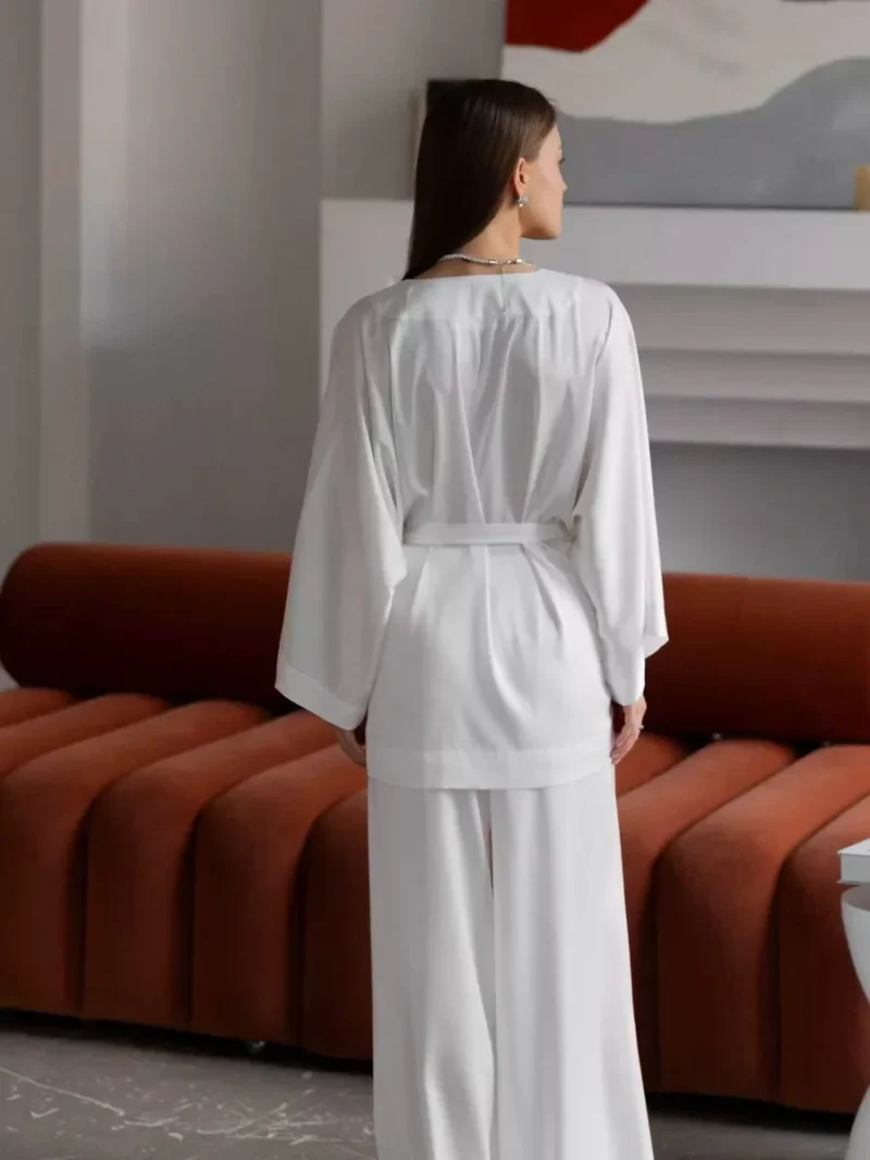 Satynowy komplet z wiązanym kimono