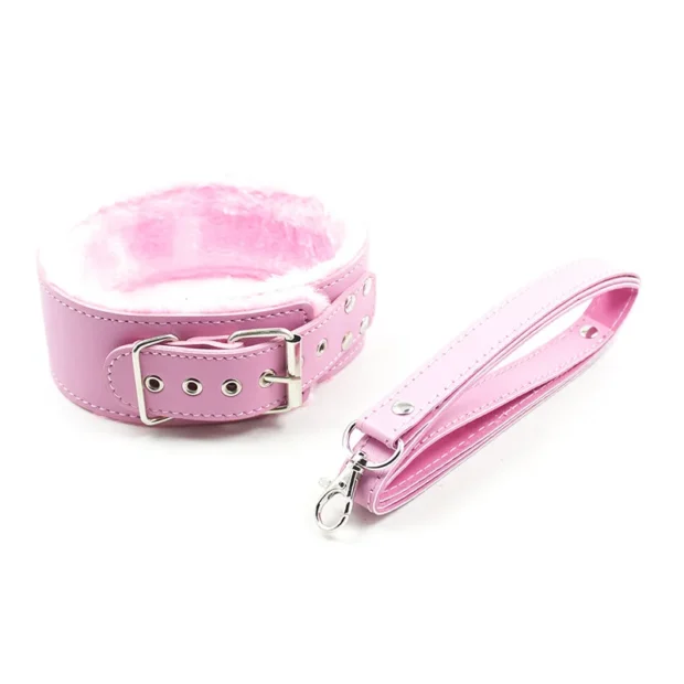 Choker z futerkową wyściółką i odpinaną smyczą