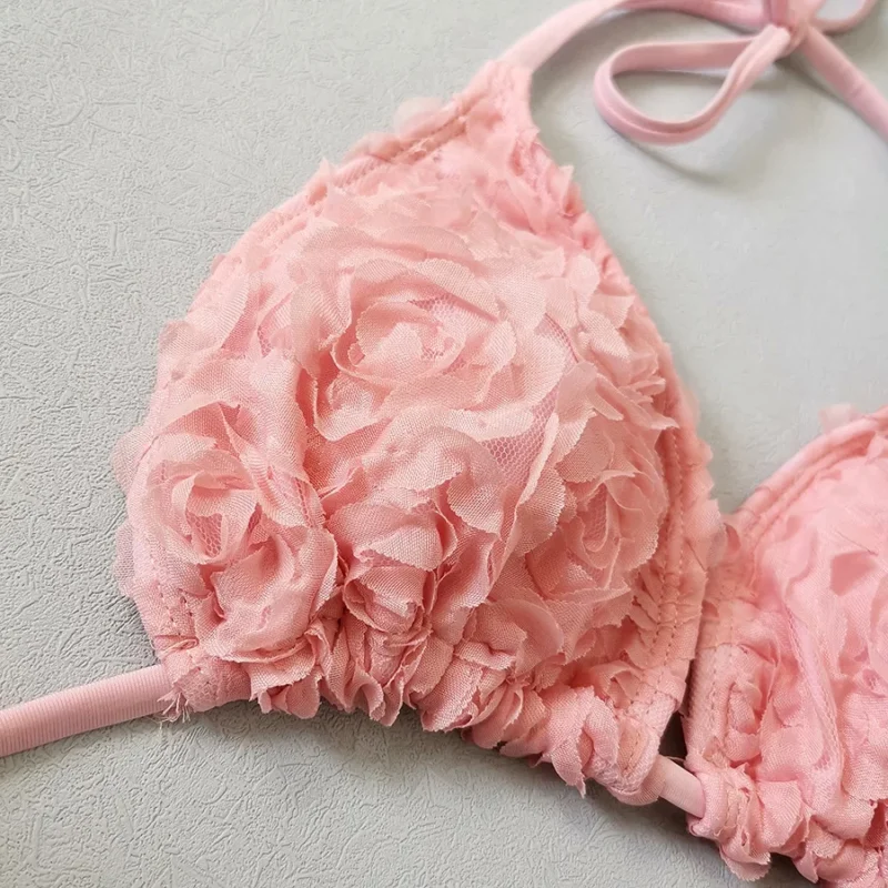 Dwuczęściowe bikini z aplikacją 3D w kształcie róż i pareo