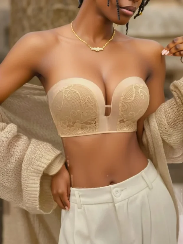 Koronkowy biustonosz bez ramiączek typu bralette push up