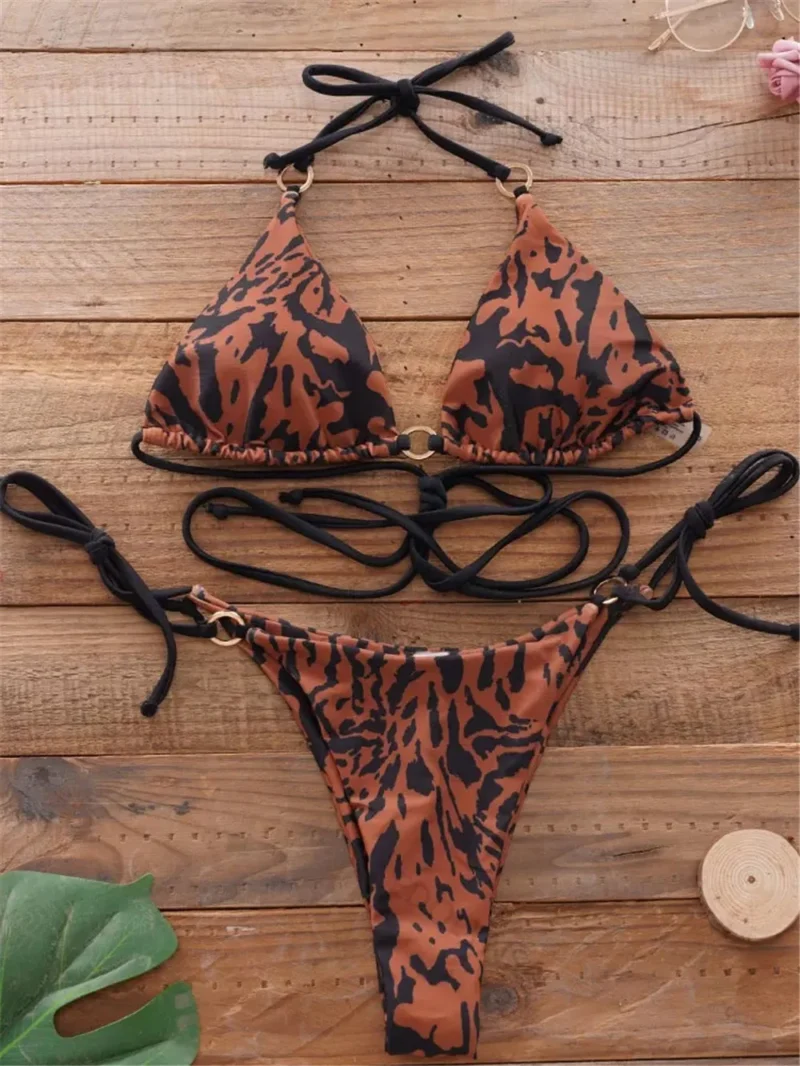 Bikini z wiązaniem wokół talii i zwierzęcym wzorem