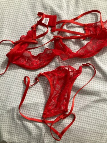 Komplet bielizny z prześwitującym biustonoszem i stringami photo review