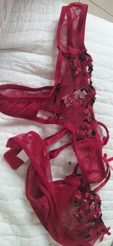 Komplet bielizny z haftowanymi kwiatami i przezroczystym tiulem photo review