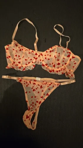 Siateczkowy komplet bielizny z motywem serc i falbankami photo review