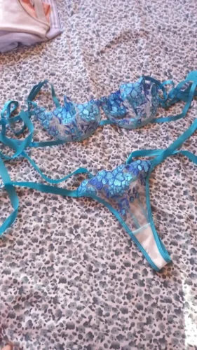 Komplet bielizny z haftem kwiatowym i satynowymi tasiemkami photo review