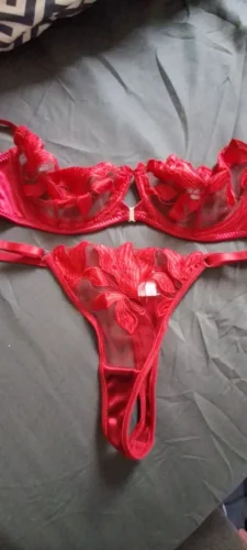 Koronkowy komplet bielizny z haftem kwiatowym photo review