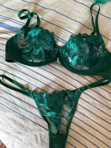 Koronkowy komplet bielizny z haftem kwiatowym photo review