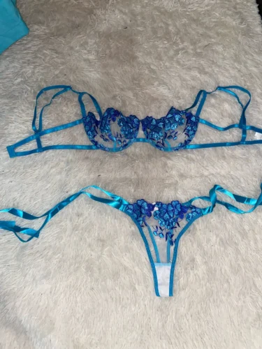 Komplet bielizny z haftem kwiatowym i satynowymi tasiemkami photo review