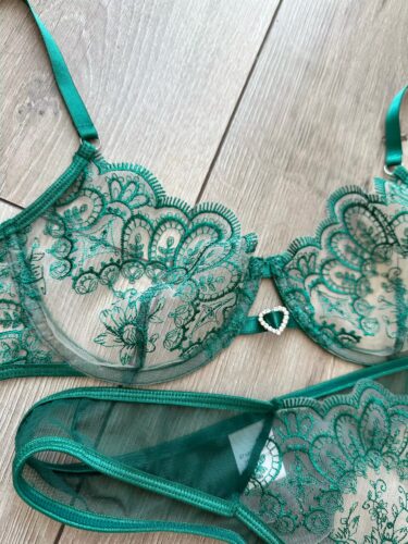 Transparentny komplet bielizny z haftem kwiatowym i fiszbinami photo review