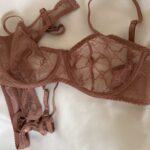 Przezroczysty komplet bielizny z haftowanym wzorem photo review