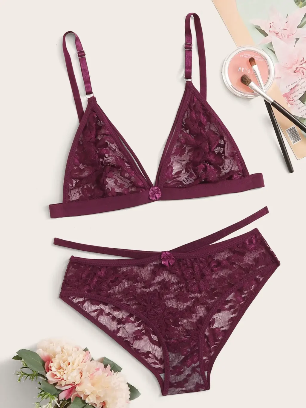 Koronkowy komplet bielizny z paseczkami