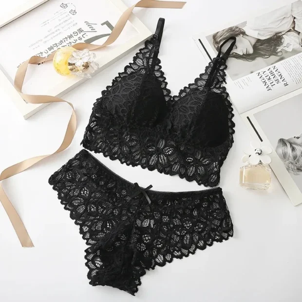 Koronkowy komplet z miękkim biustonoszem typu bralette