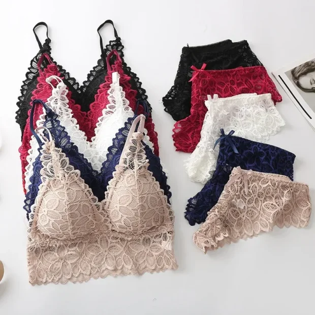 Koronkowy komplet z miękkim biustonoszem typu bralette