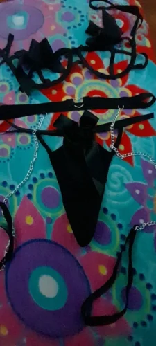 Komplet bielizny z satynowymi kokardami i elementami łańcuszkowymi photo review