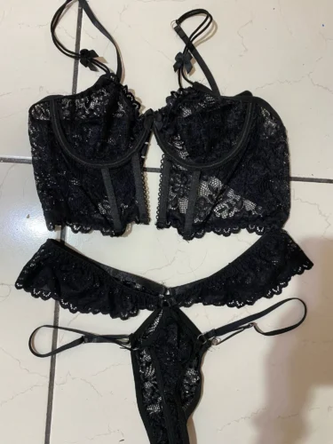 Koronkowy komplet bielizny z wiązaniem i stringami photo review