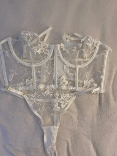 Komplet bielizny z siateczki z haftem i fiszbinami photo review