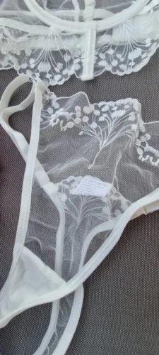 Transparentny komplet bielizny z haftem w kształcie wachlarza photo review