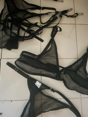 Komplet bielizny z półprzezroczystej siateczki z pasem do pończoch photo review