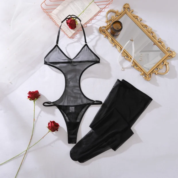 Bodystocking z siateczki z pończochami i wycięciami po bokach