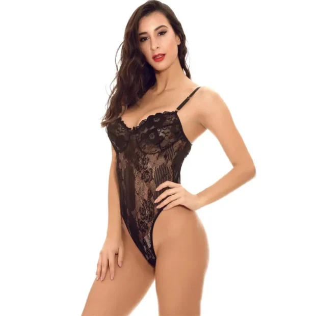Body koronkowe z wycięciem typu string i ramiączkami