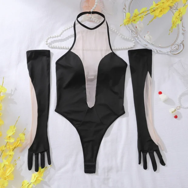 Body z iluzją dekoltu, halterem i długimi rękawami off-shoulder