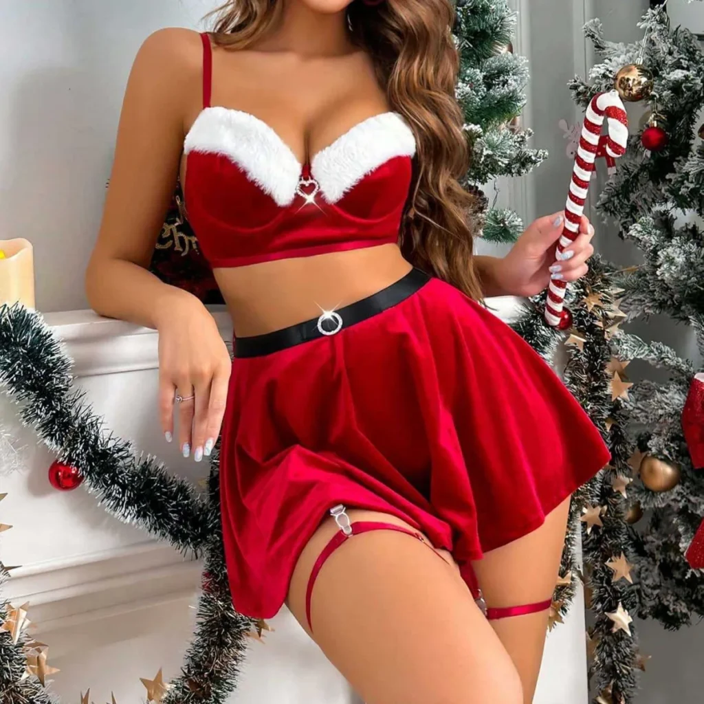 Dwuczęściowy komplet z crop topem i spódniczką ze świątecznymi detalami