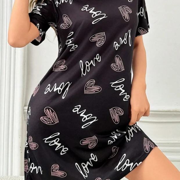 Koszula nocna damska z nadrukiem napisów i serc