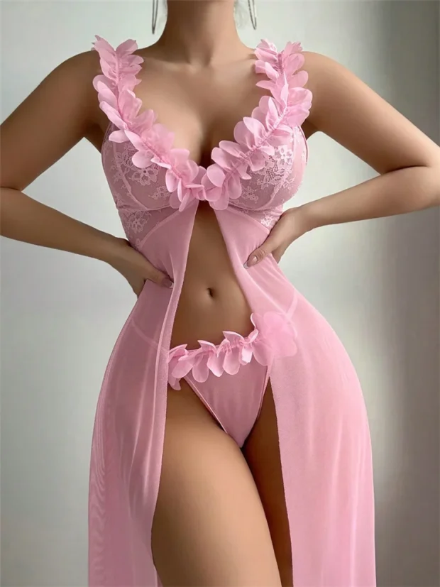 Dwuczęściowy zestaw bielizny z kwiatowymi aplikacjami